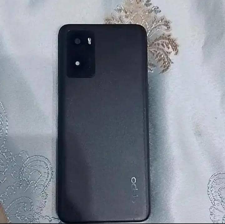OPPO A76 1