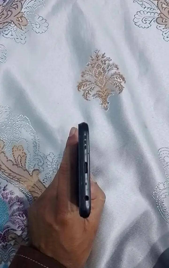 OPPO A76 4