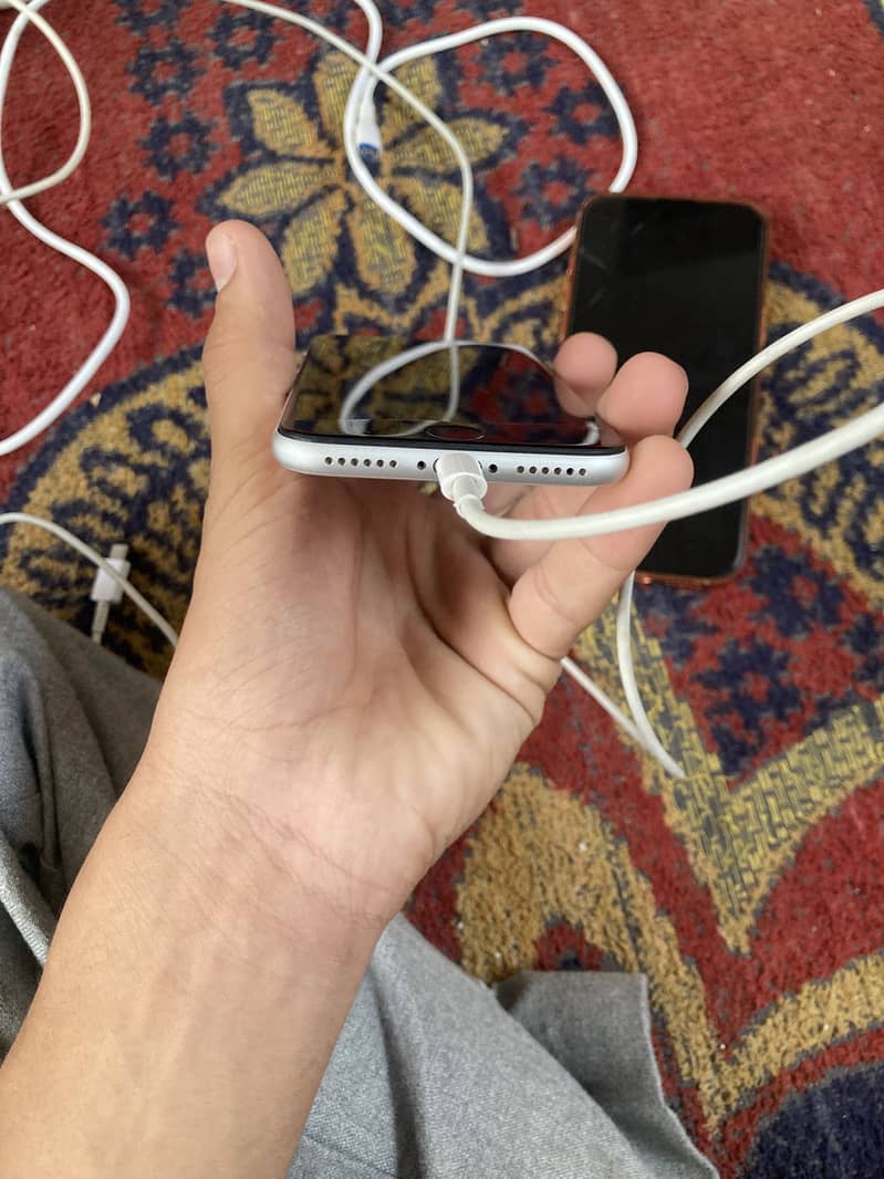 Apple iPhone 8 1