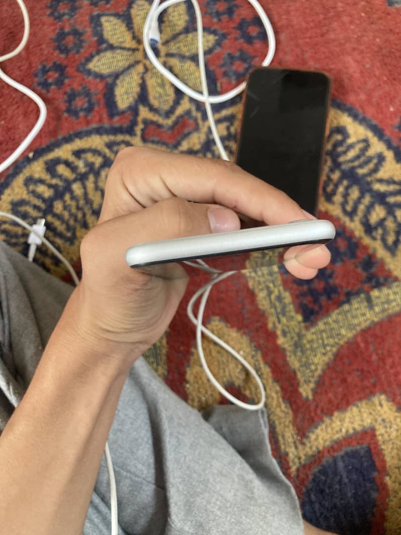 Apple iPhone 8 5