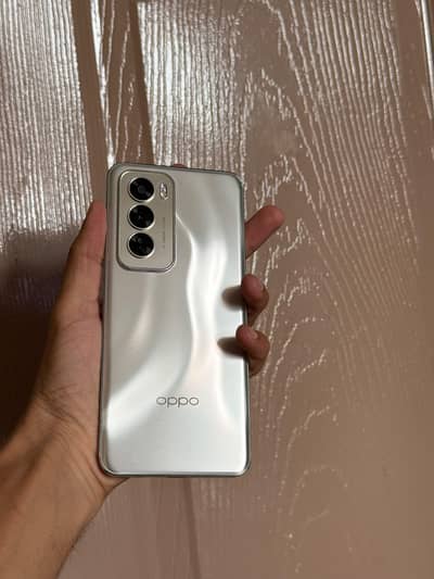 OPPO Reno12
