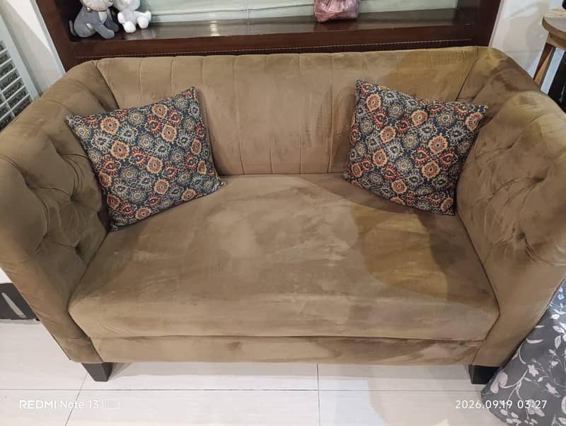 SOFA SET AVAILABLE 1