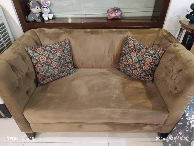 SOFA SET AVAILABLE 2