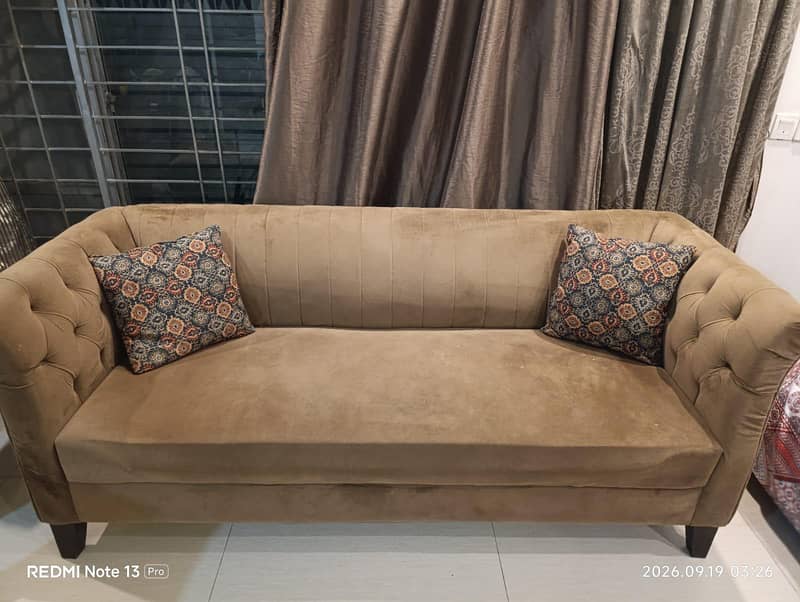 SOFA SET AVAILABLE 3