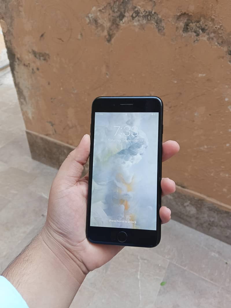 Apple iPhone 7 Plus 0