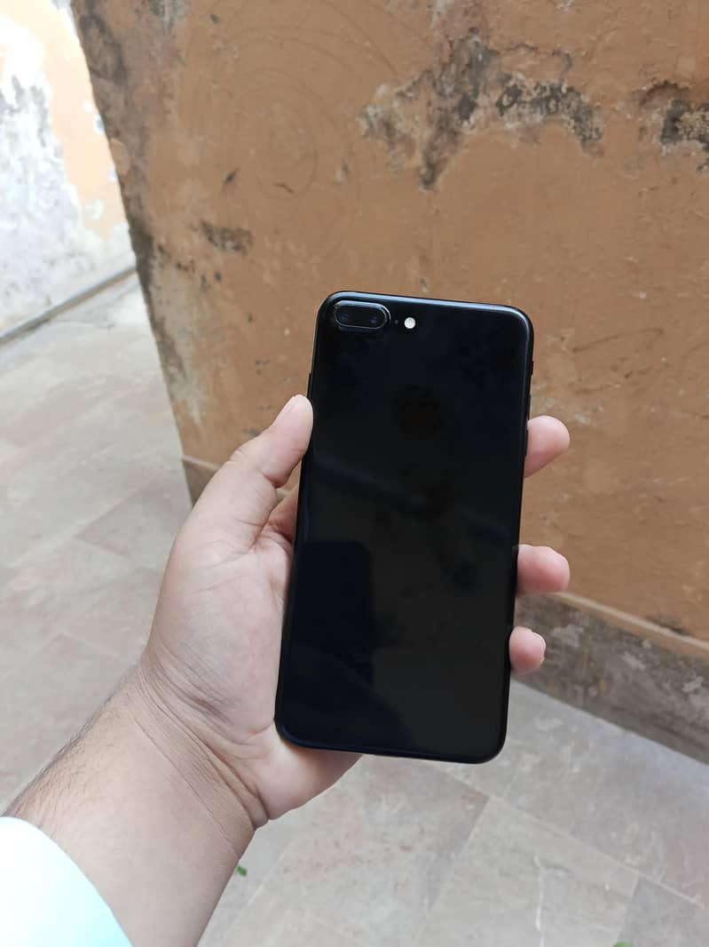 Apple iPhone 7 Plus 1