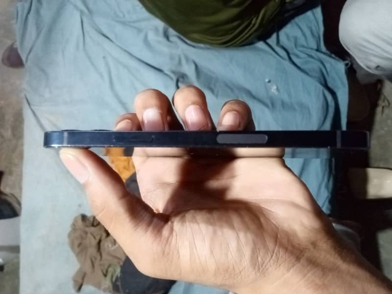 Apple iPhone 12 7