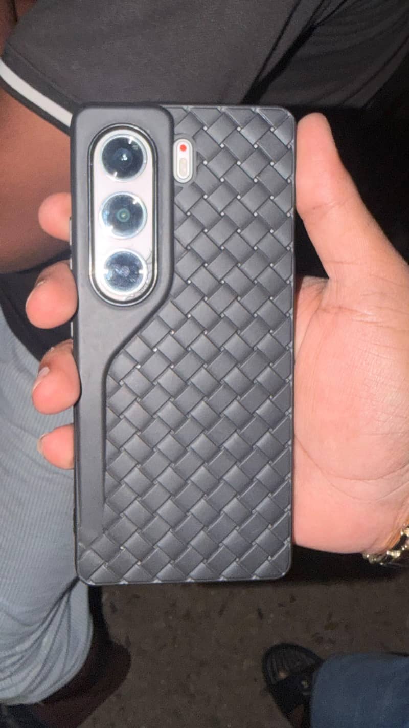 Tecno camon 40 pro 1