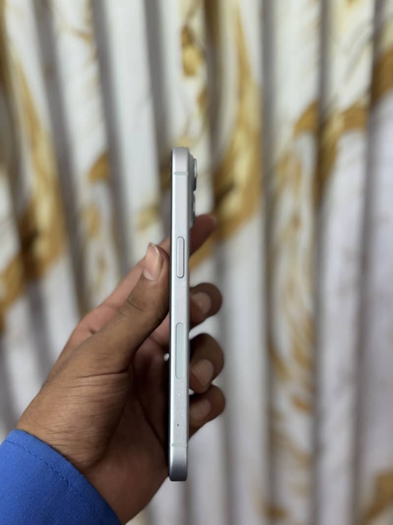 Apple iPhone 15 3