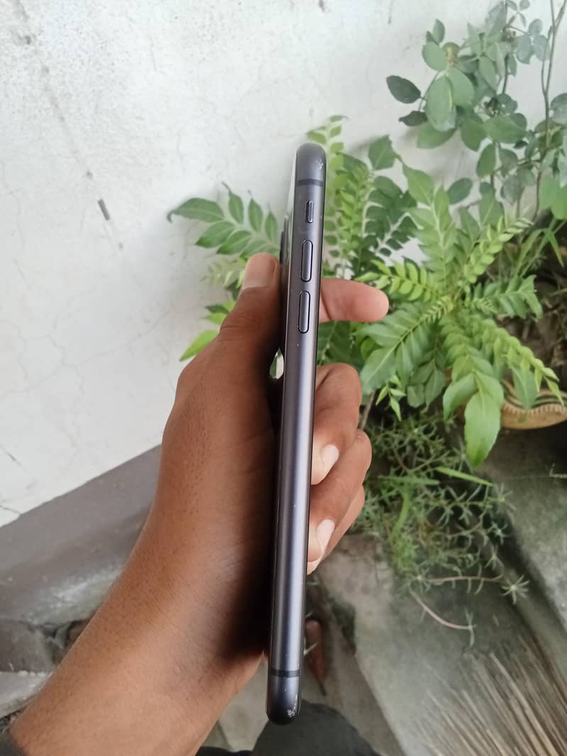 Apple iPhone 11 2