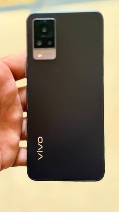 Vivo V21