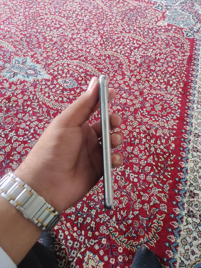 Apple iPhone X 4