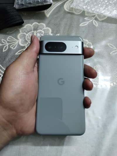 Google Pixel 8 Official