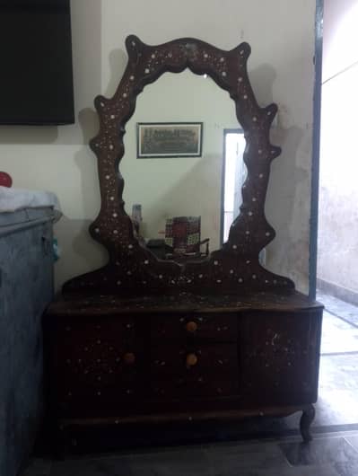 mirror stand for room