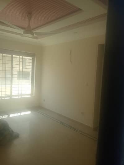 10marla 3beds DD TV lounge kitchen attached baths neat clean upper portion for rent in G 13 4 islamabad