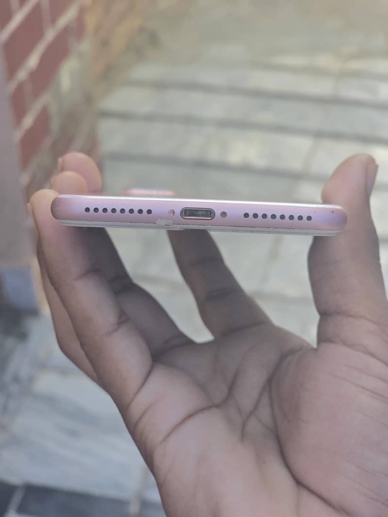 Apple iPhone 7 Plus 3