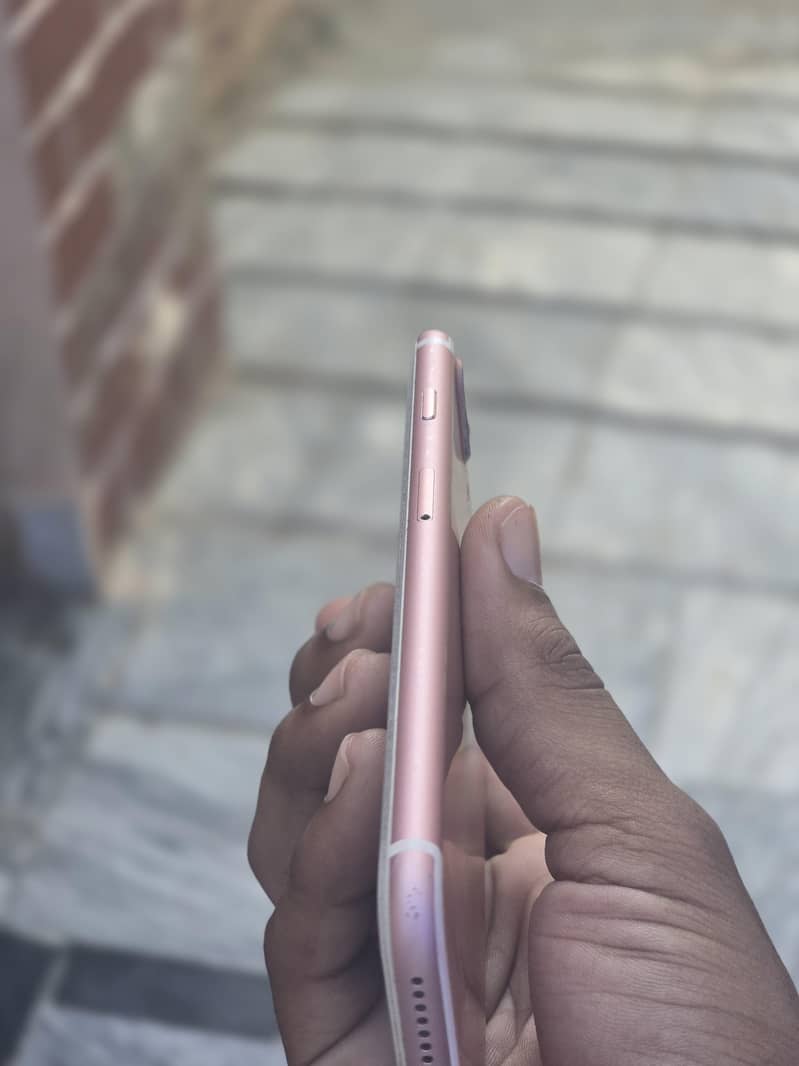 Apple iPhone 7 Plus 6
