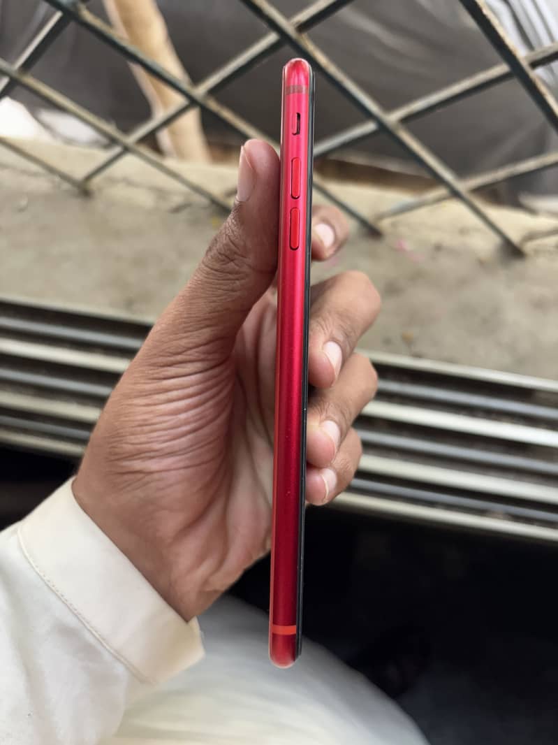Apple iPhone 8 Plus 3