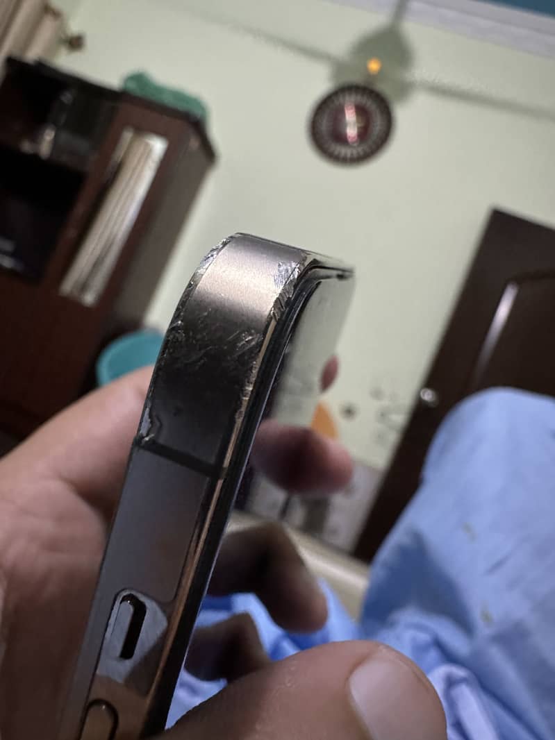 iPhone 13 Pro Max 2