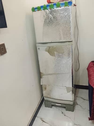 refrigerator Dawlance used in medium , smart size