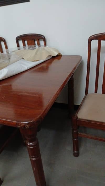 SOLID WOOD 6SEATER DINNING TABLE