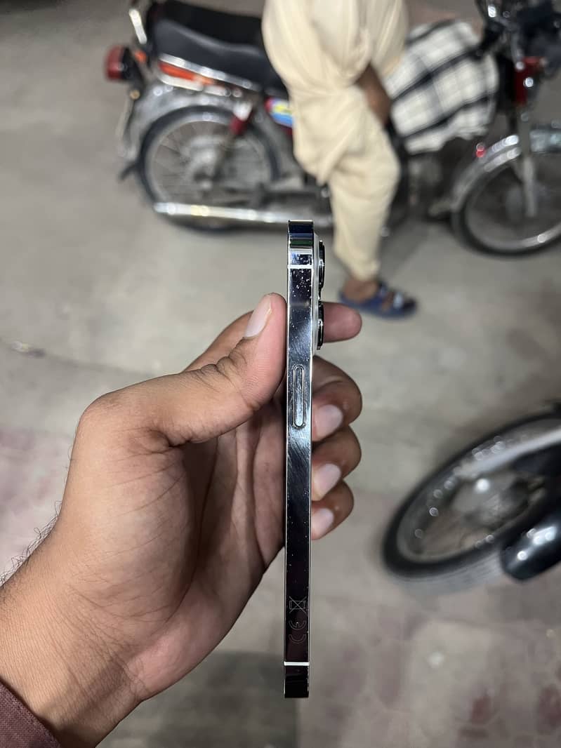Apple iPhone 13 Pro 3