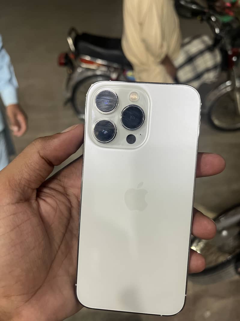 Apple iPhone 13 Pro 4