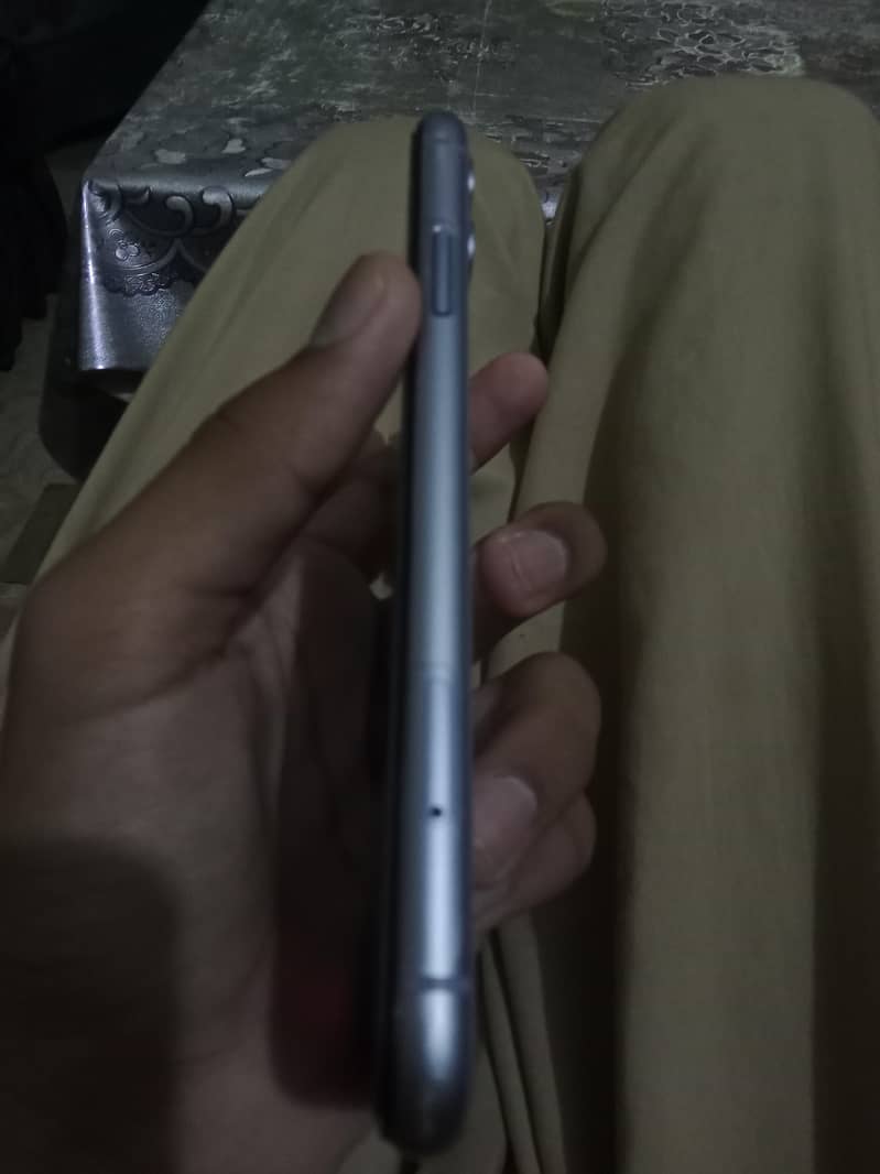 Apple iPhone 11 6