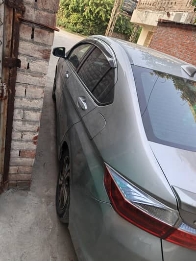 Honda Grace Hybrid 2016