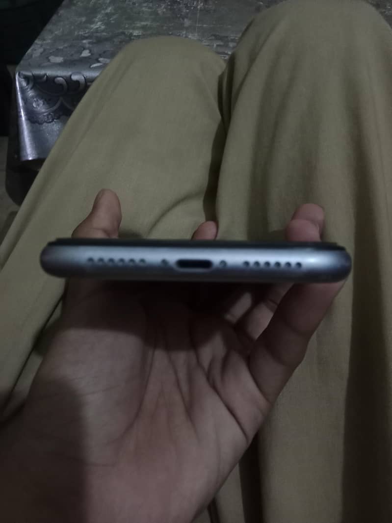 Apple iPhone 11 7