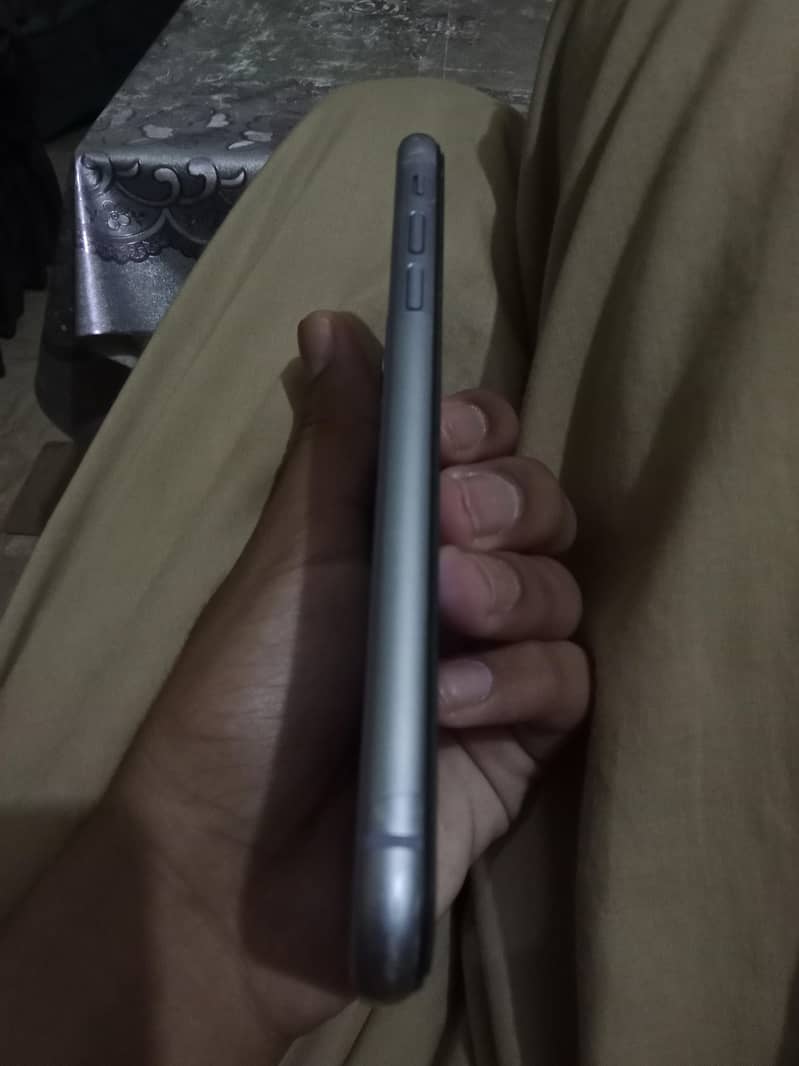 Apple iPhone 11 8