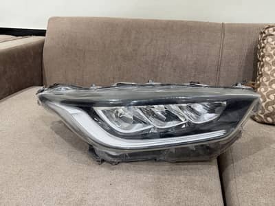Toyota yaris hatchback G led right side headlight