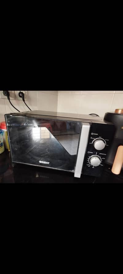 Orient Small Size Microwave Oven – Used
