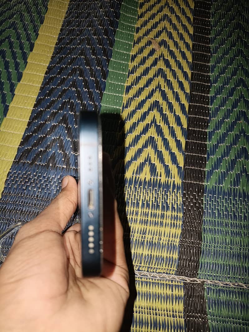 Apple iPhone 13 1