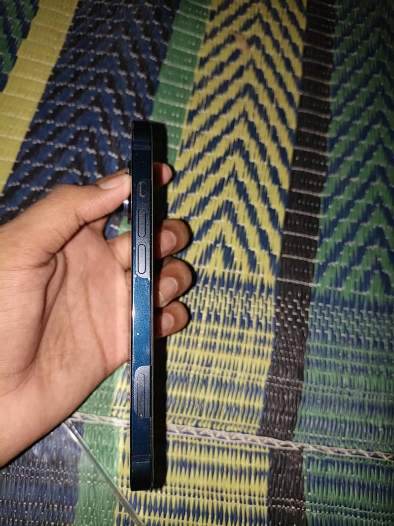 Apple iPhone 13 2