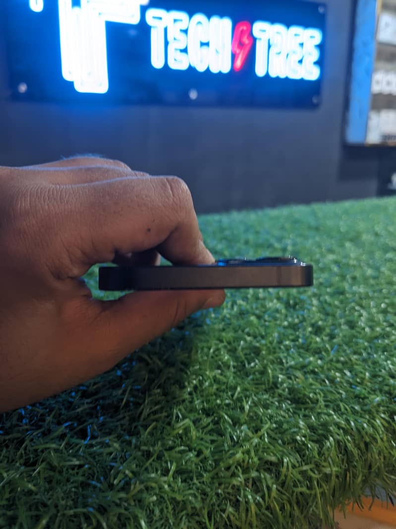 Apple iPhone 13 5