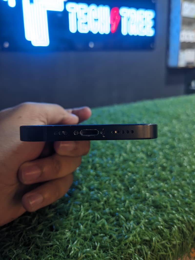 Apple iPhone 13 6