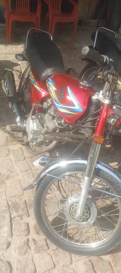 Honda 125 for sale modl 2018 all Punjab nmbr dacomint ok