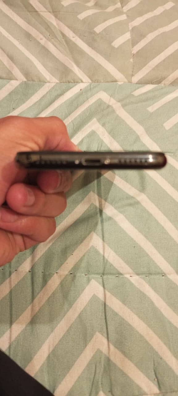 Apple iPhone X 3