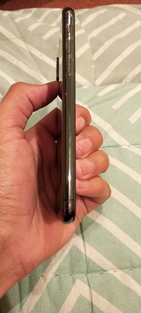 Apple iPhone X 4