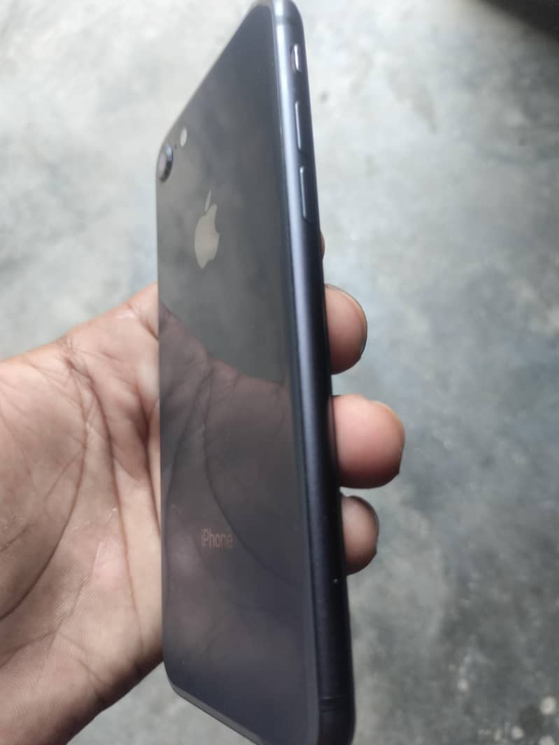 Apple iPhone 8 6
