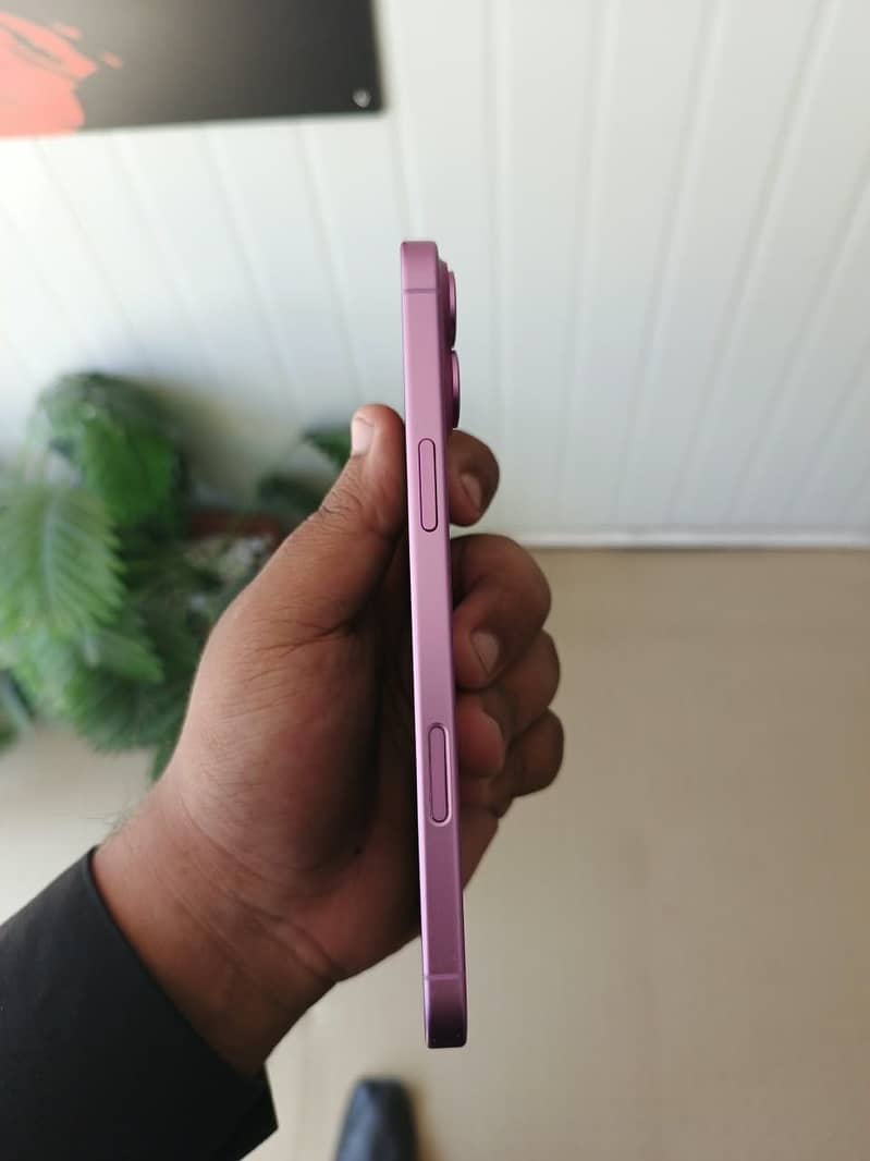 Apple iPhone 16 Plus 4