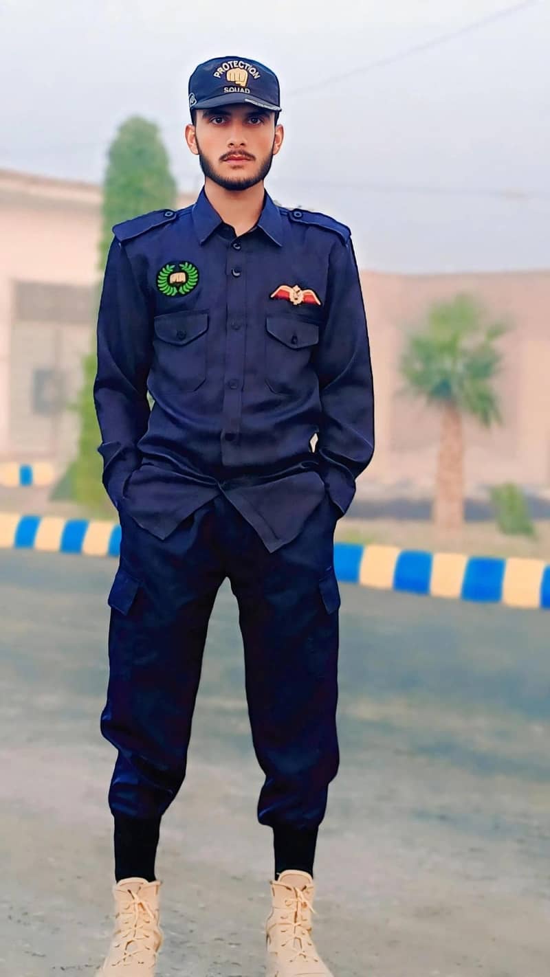 مجھے چار سال کا تجربہ ہے سکیورٹی گارڈ کا 0