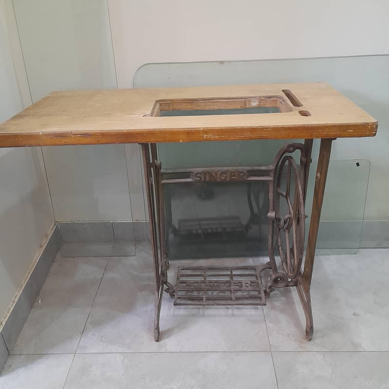 sewing machine stand Singer 1