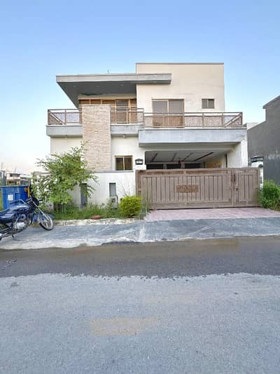 7 Marla Double Unit House Available For Rent In Usman block
