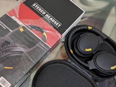 brand new wireless headphone with beautiful two tone colur