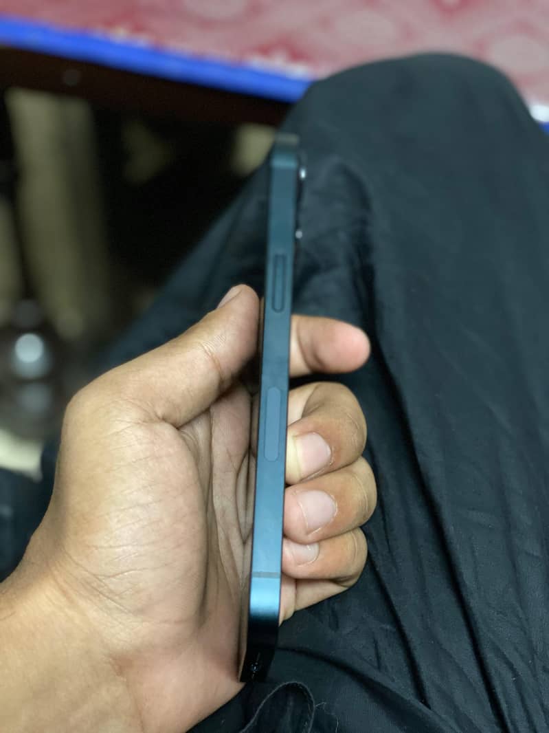 Apple iPhone 13 4