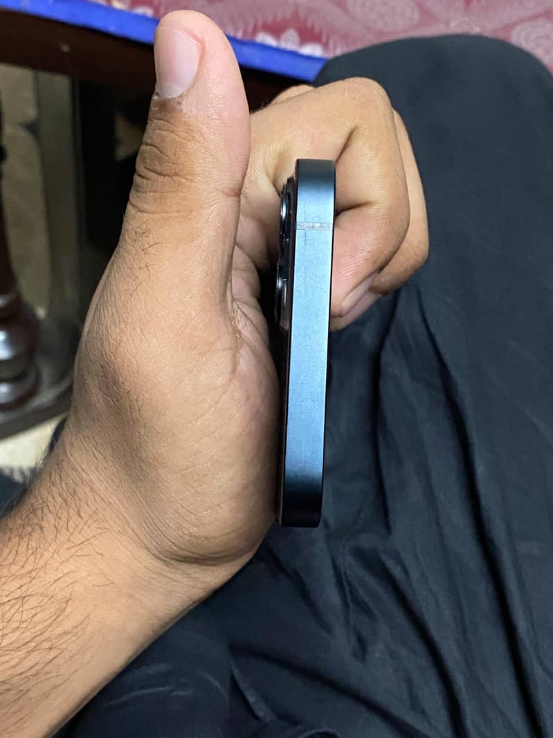 Apple iPhone 13 5