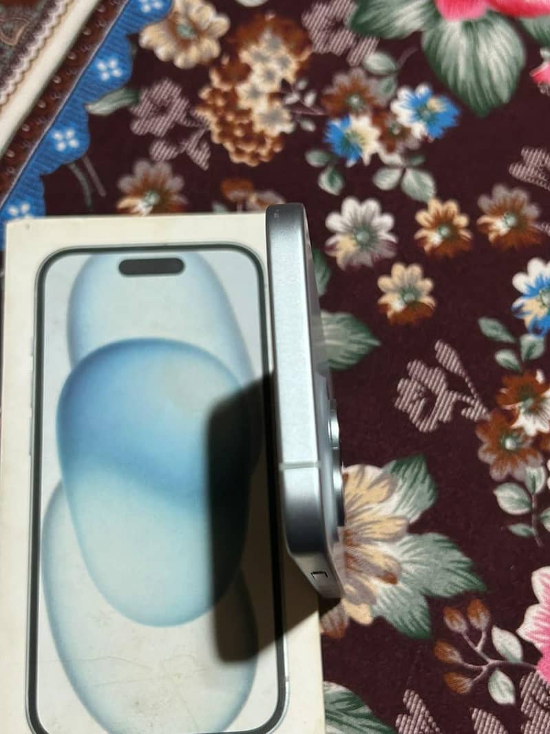 Apple iPhone 15 4