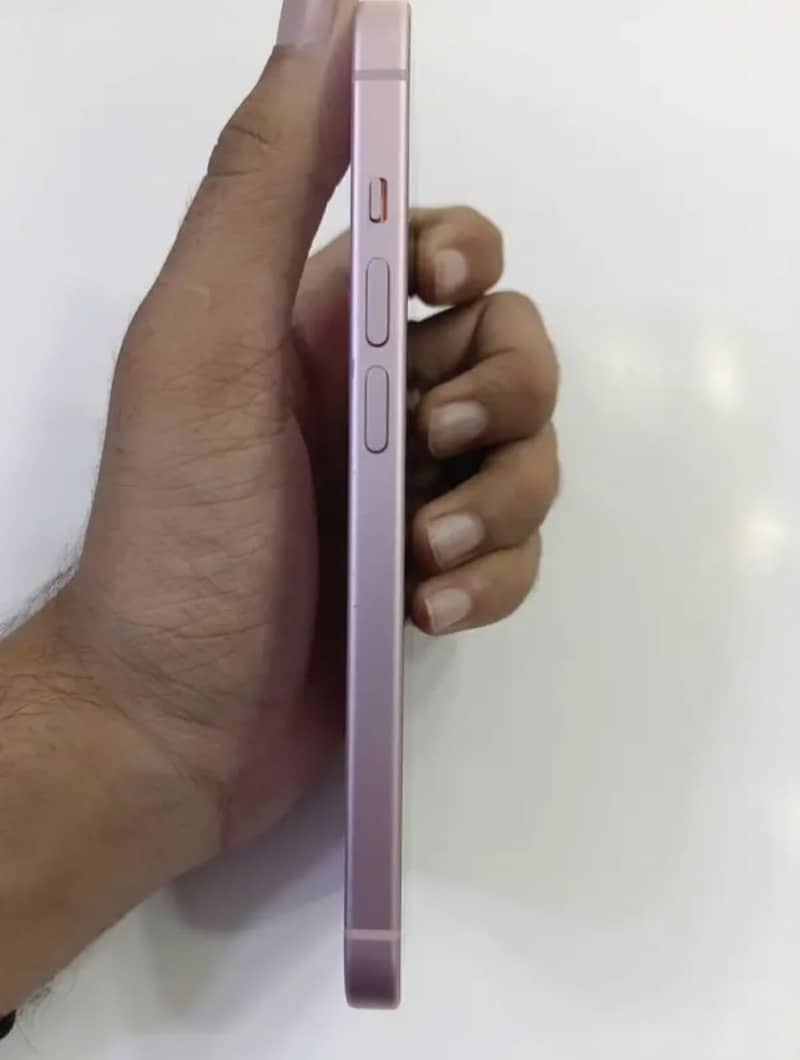 Apple iPhone 15 4